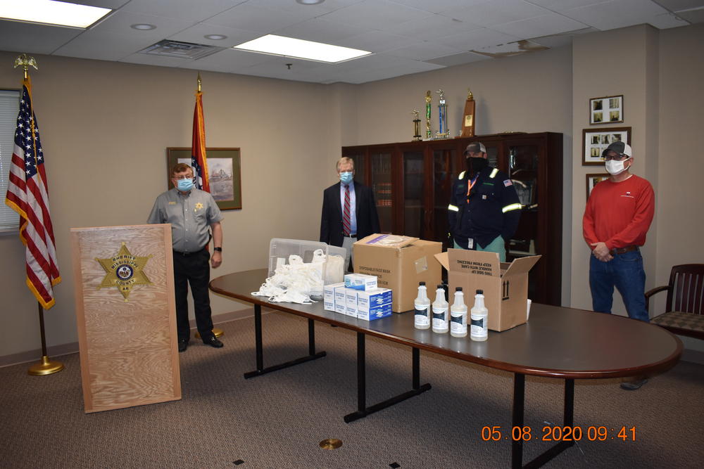 pic of sheriff and judge with donations